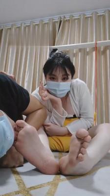 【木秋S】大学生S让男友舔脚 bf12968