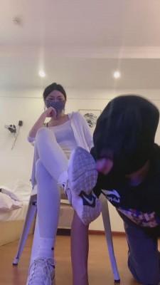 【轩宁】健身女教练袜子塞嘴重度踢踹 bf12954