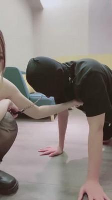 【陈甜女帝】精神小妹短靴黑丝狠虐 bf12821