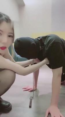 【陈甜女帝】精神小妹短靴黑丝狠虐 bf12821