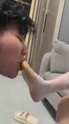 【宝爷】白丝玉足踩踏食物喂食 bf12820