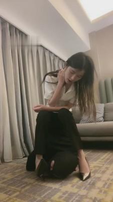 【诗诗】双S-白领和闺蜜调教下属【双视角版】 bf12754