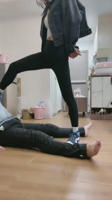 【漫漫】袜子塞嘴双S暴力踢踹 bf12708