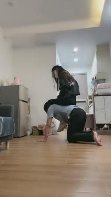 【漫漫】袜子塞嘴双S暴力踢踹 bf12708