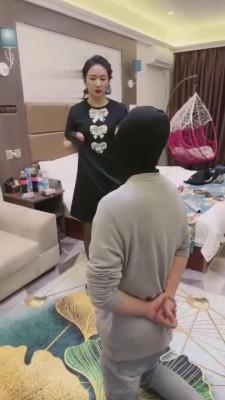 【暴力美学】圈养m伺候起居 bf12605