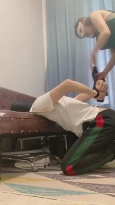 【DSisley】运动鞋黑丝高跟欺负奶狗 bf12498