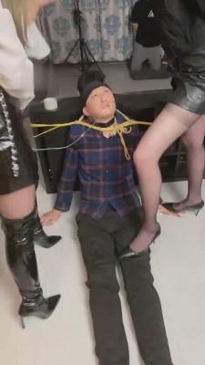 【二宝】姐妹花囚禁3奴强制喂呕吐物/圣水 bf12544