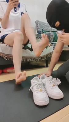 【暴力美学】学生S小白鞋船袜气味羞辱 bf12517