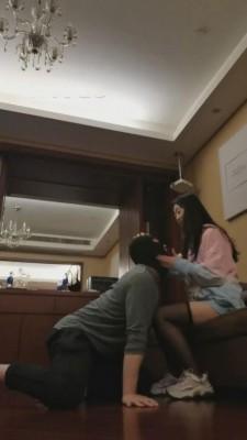 【森森】小白鞋黑丝玩狗恋足 bf12519