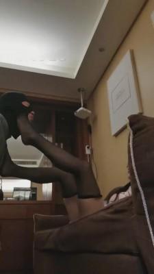 【森森】小白鞋黑丝玩狗恋足 bf12519