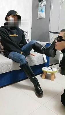 【文文文】皮靴少女踩踏/喂食 bf12511