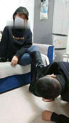 【文文文】皮靴少女踩踏/喂食 bf12511