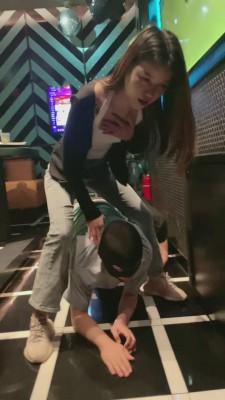 【漫漫】KTV双S当众逗狗转胯【双视角版】 bf12420