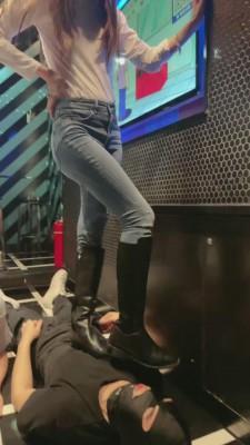 【漫漫】KTV双S当众逗狗转胯【双视角版】 bf12420