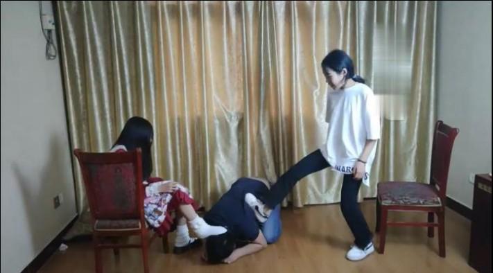 【最抗揍M】被两萝莉学生主羞辱 bf12389