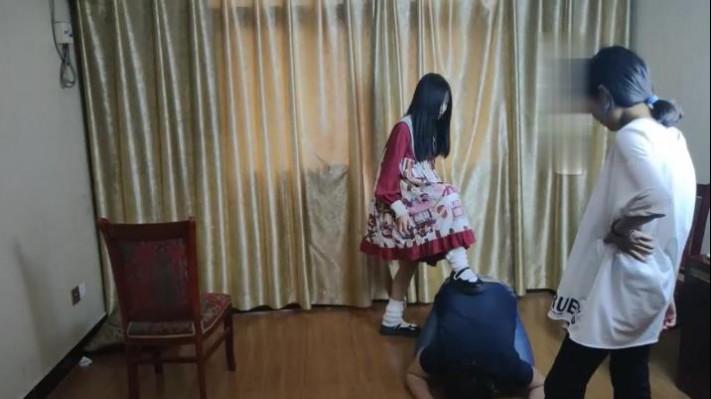 【最抗揍M】被两萝莉学生主羞辱 bf12389