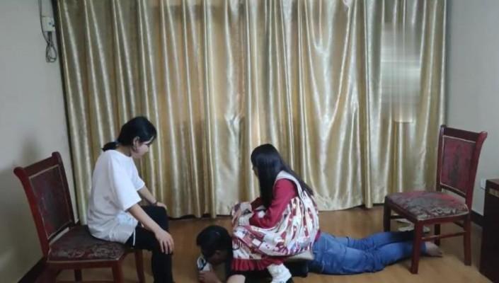 【最抗揍M】被两萝莉学生主羞辱 bf12389