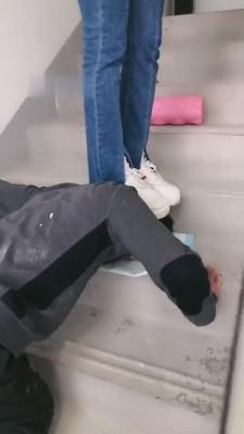 【红杉】楼梯间让狗舔脏鞋 bf12383