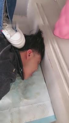 【红杉】楼梯间让狗舔脏鞋 bf12383