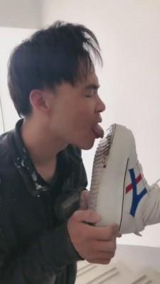 【红杉】楼梯间让狗舔脏鞋 bf12383