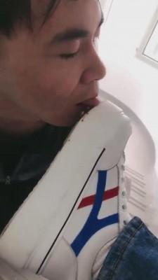 【红杉】楼梯间让狗舔脏鞋 bf12383