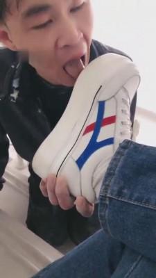 【红杉】楼梯间让狗舔脏鞋 bf12383