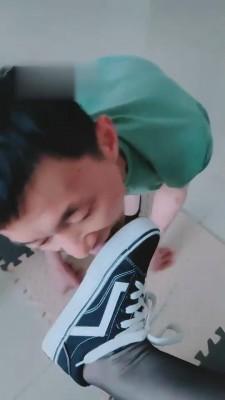 【魅影女神】舔脏鞋底/黑丝臭脚 bf12386