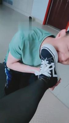 【魅影女神】舔脏鞋底/黑丝臭脚 bf12386