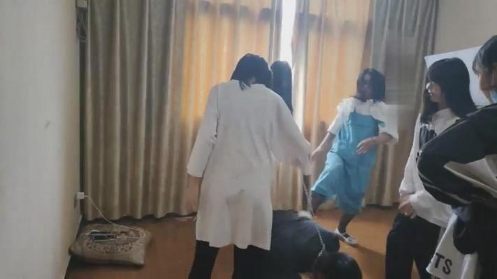 【最抗揍M】精神小妹学生主群殴【中】 bf12378