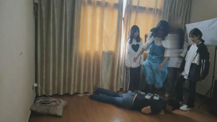 【最抗揍M】精神小妹学生主群殴【中】 bf12378