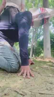 【桃子老师】野外抓住跟踪狂 bf12308