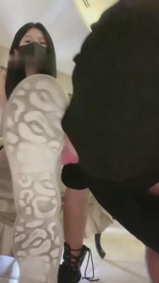 【希希子】强迫舔脏鞋底/臭袜/喝圣水 bf12364