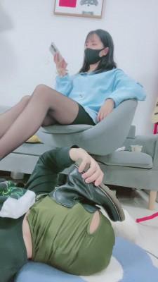 【美离子】在玉足下犯贱的狗 bf12336