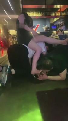 【莉莉丝s】闻鞋闻臭脚+强制圣水泡面 bf12269