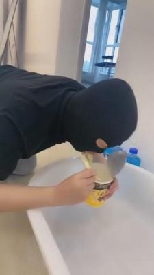 【莉莉丝s】闻鞋闻臭脚+强制圣水泡面 bf12269