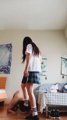 【罗宾】JK学生主白袜羞辱班主人 bf509