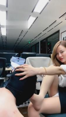 【一嬛女皇】我的绿帽男同事 bf593