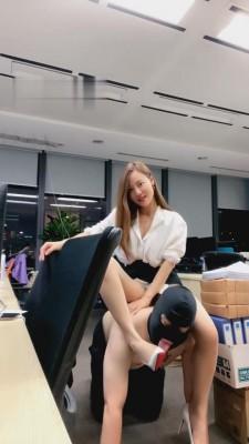 【一嬛女皇】我的绿帽男同事 bf593