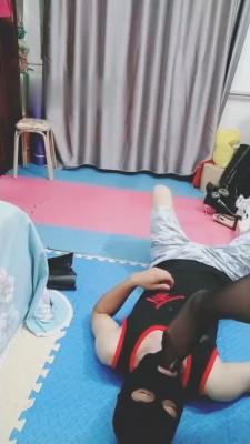 【辉夜大大】黑丝大长腿全体重踩踏 G-210821-3