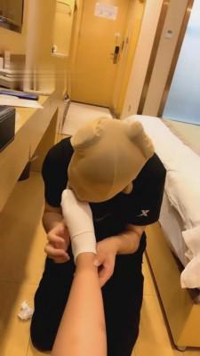 【西文】脚下卑微狗伺候吃饭 G-210819-22