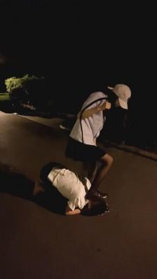 【小公主】萝莉主黑丝户外羞辱狗 G-210829-2