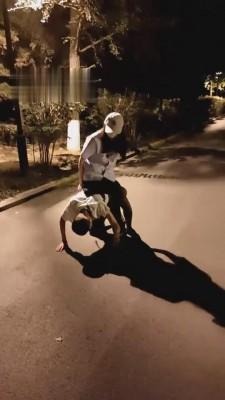 【小公主】萝莉主黑丝户外羞辱狗 G-210829-2