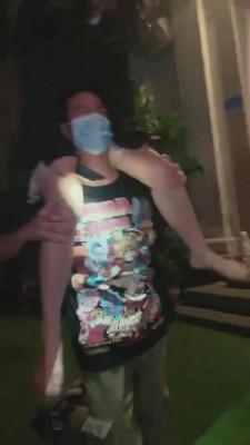 【雪莉】户外小花园羞辱双奴 bf4238