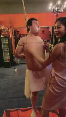 【成都六姐】俩女王带素人小姐姐虐狗 bf4209