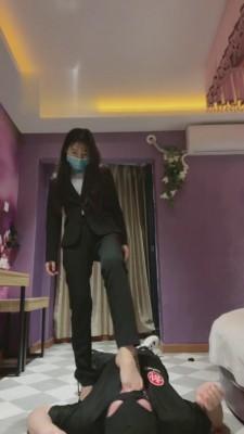 【御严】20岁嫩狗舔鞋底 bf4185