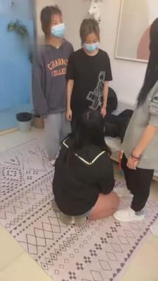 【雪碧sama】三个素人暴打最贱母狗脸都肿了 bf4176