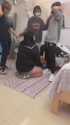 【雪碧sama】三个素人暴打最贱母狗脸都肿了 bf4176