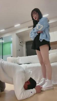 【樱桃大大】变态同学来家中坐客 bf4216