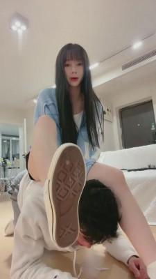 【樱桃大大】变态同学来家中坐客 bf4216