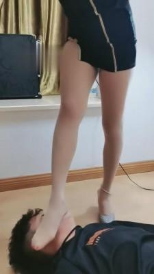 【丹祖宗】踢裆-腿绞-深喉-坐脸-窒息-脚耳光-舔脚-痰盂 bf4107